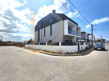 Moradia T4 para Venda em Fernao Ferro