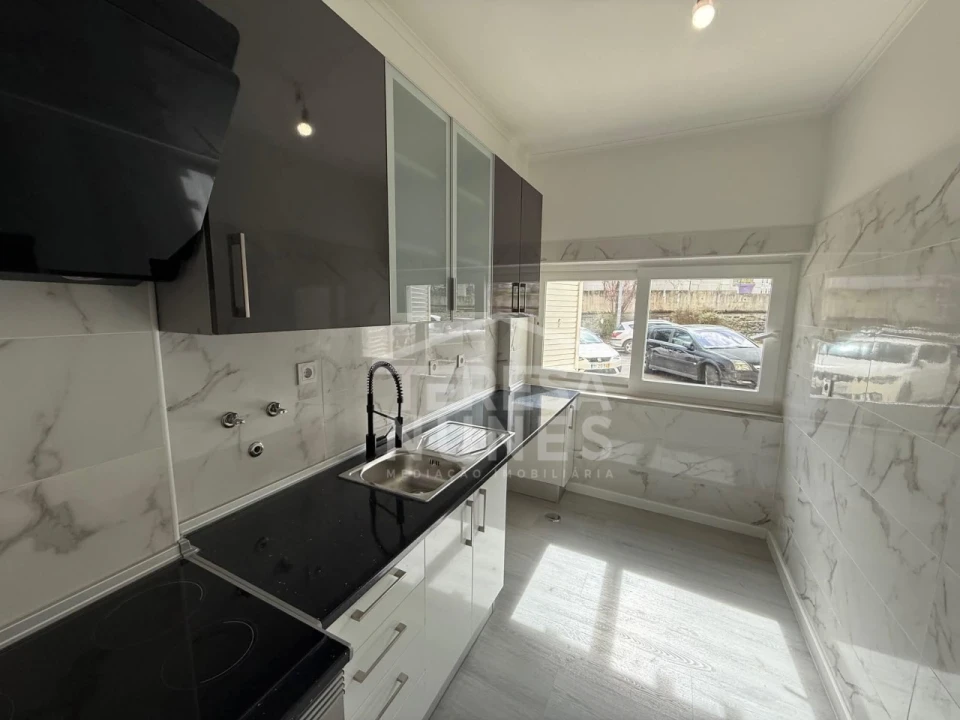 Apartamento T3 para Venda em Laranjeiro e Feijó Foto 3