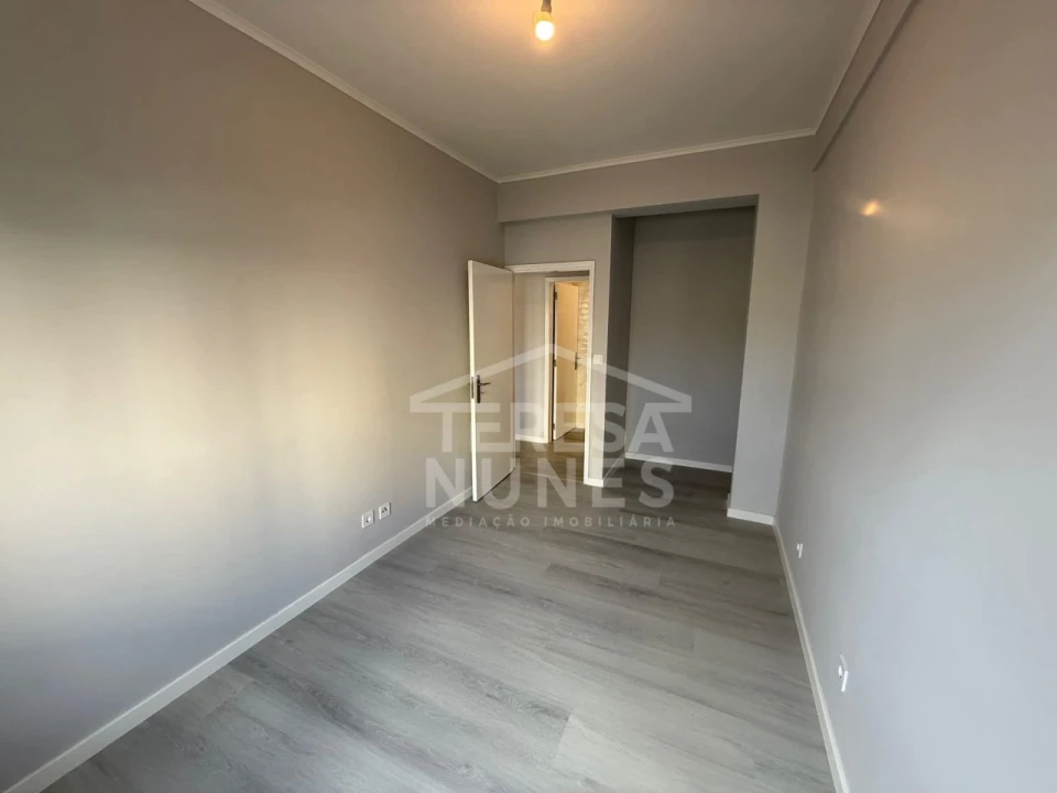 Apartamento T3 para Venda em Laranjeiro e Feijó Foto 6
