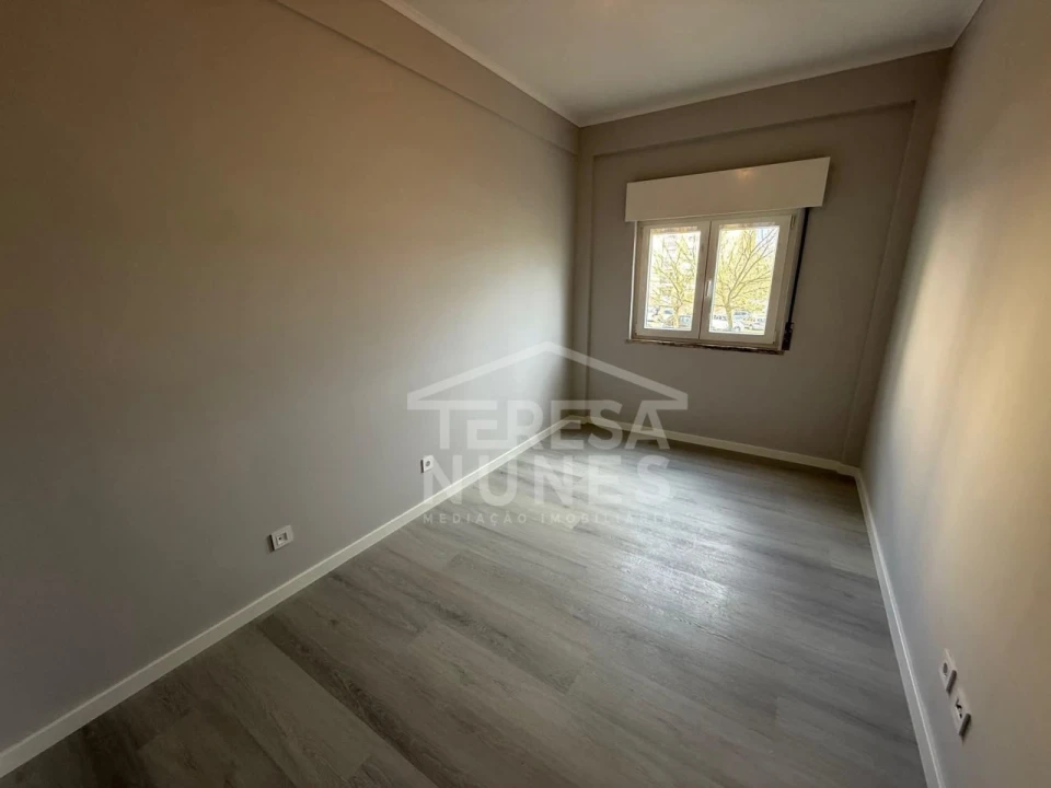 Apartamento T3 para Venda em Laranjeiro e Feijó Foto 8