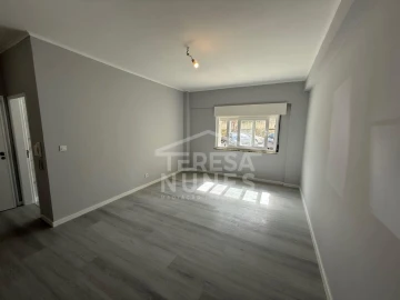 Apartamento T3 para Venda em Laranjeiro e Feijó