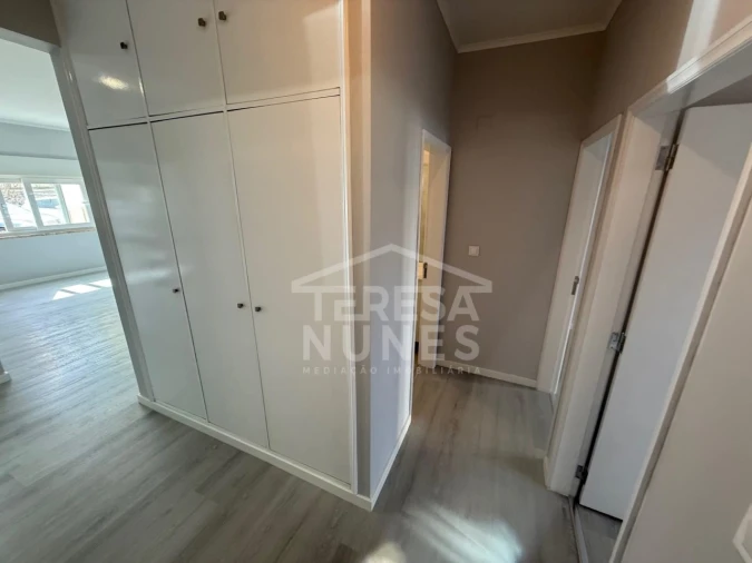 Apartamento T3 para Venda em Laranjeiro e Feijó Foto 2