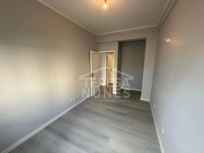 Apartamento T3 para Venda em Laranjeiro e Feijó Foto 6