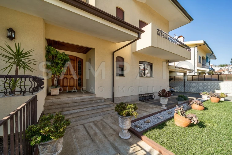 Moradia T6 para Venda em Gondomar (São Cosme), Valbom e Jovim Foto 2