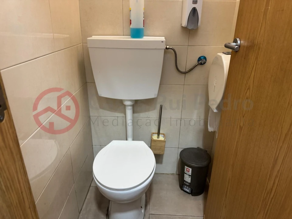 Negócio para Cedência de Quotas em Laranjeiro e Feijó Foto 16