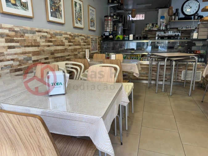 Negócio para Cedência de Quotas em Laranjeiro e Feijó Foto 6