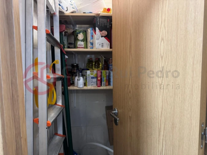 Negócio para Cedência de Quotas em Laranjeiro e Feijó Foto 13