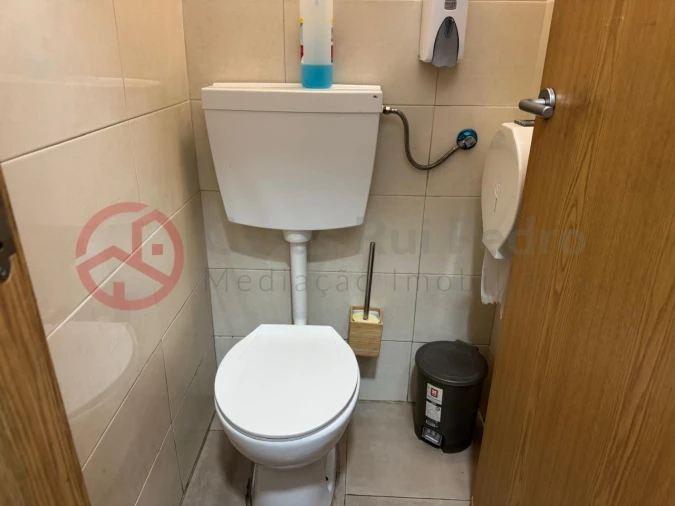 Negócio para Cedência de Quotas em Laranjeiro e Feijó Foto 16