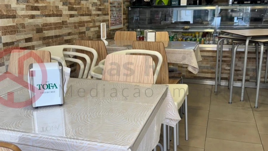 Negócio para Cedência de Quotas em Laranjeiro e Feijó