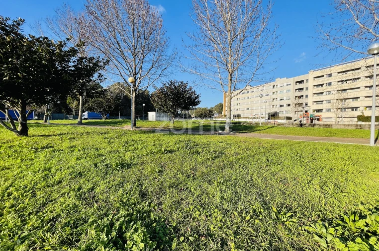 Terreno para Venda em Castêlo da Maia Foto 12