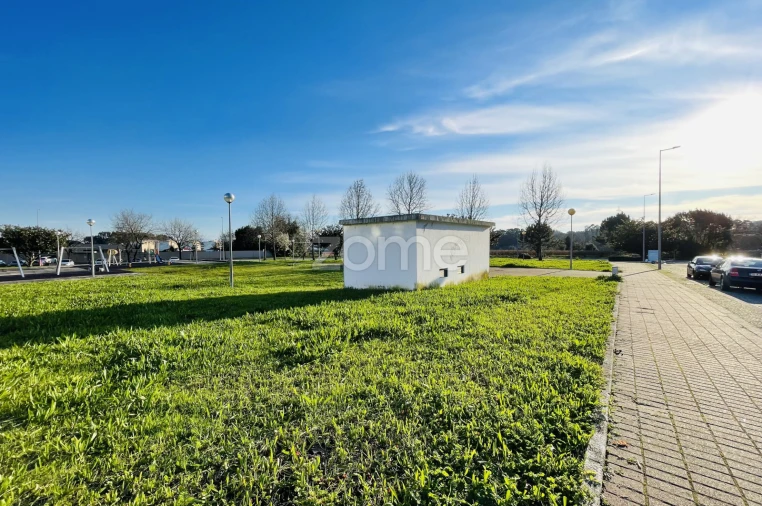 Terreno para Venda em Castêlo da Maia Foto 14