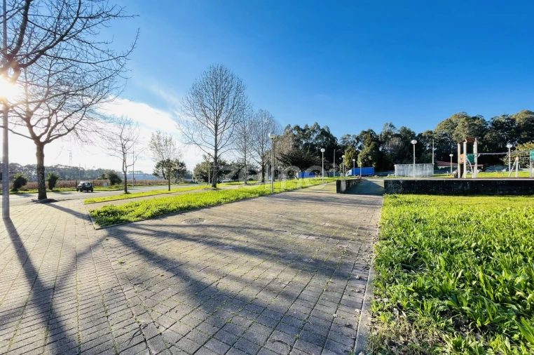 Terreno para Venda em Castêlo da Maia Foto 16