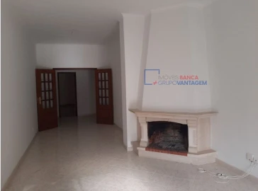Apartamento T3 para Venda em Marvila, Ribeira Santarém, São Salvador, São Nicolau