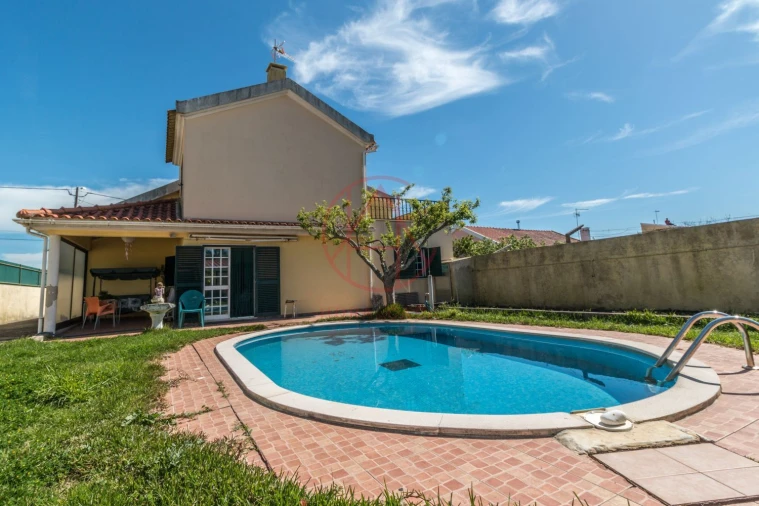 Moradia T3 para Venda em Almargem do Bispo, Pêro Pinheiro e Montelavar Foto 3