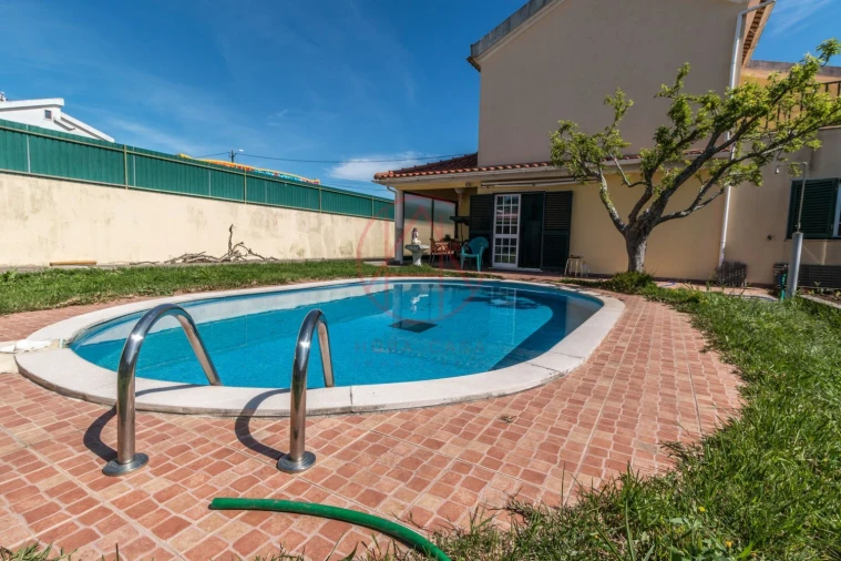 Moradia T3 para Venda em Almargem do Bispo, Pêro Pinheiro e Montelavar Foto 2