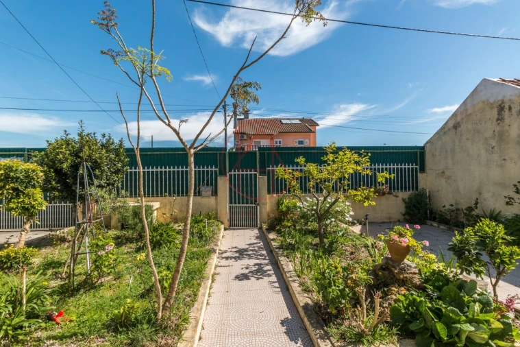Moradia T3 para Venda em Almargem do Bispo, Pêro Pinheiro e Montelavar Foto 9