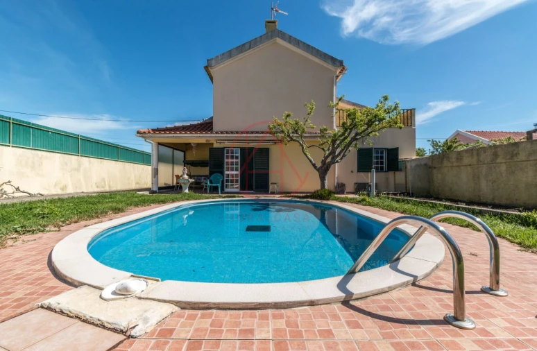 Moradia T3 para Venda em Almargem do Bispo, Pêro Pinheiro e Montelavar