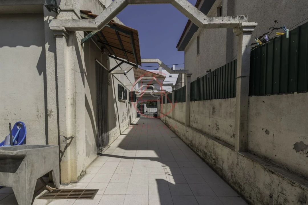 Moradia T4 para Venda em Santo Antonio da Charneca Foto 26