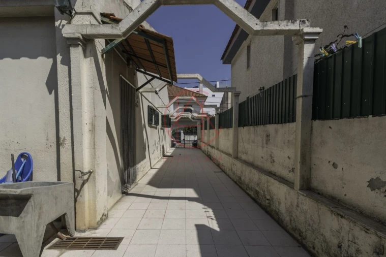 Moradia T4 para Venda em Santo Antonio da Charneca Foto 26