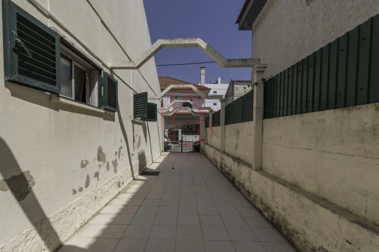 Moradia T4 para Venda em Santo Antonio da Charneca Foto 24