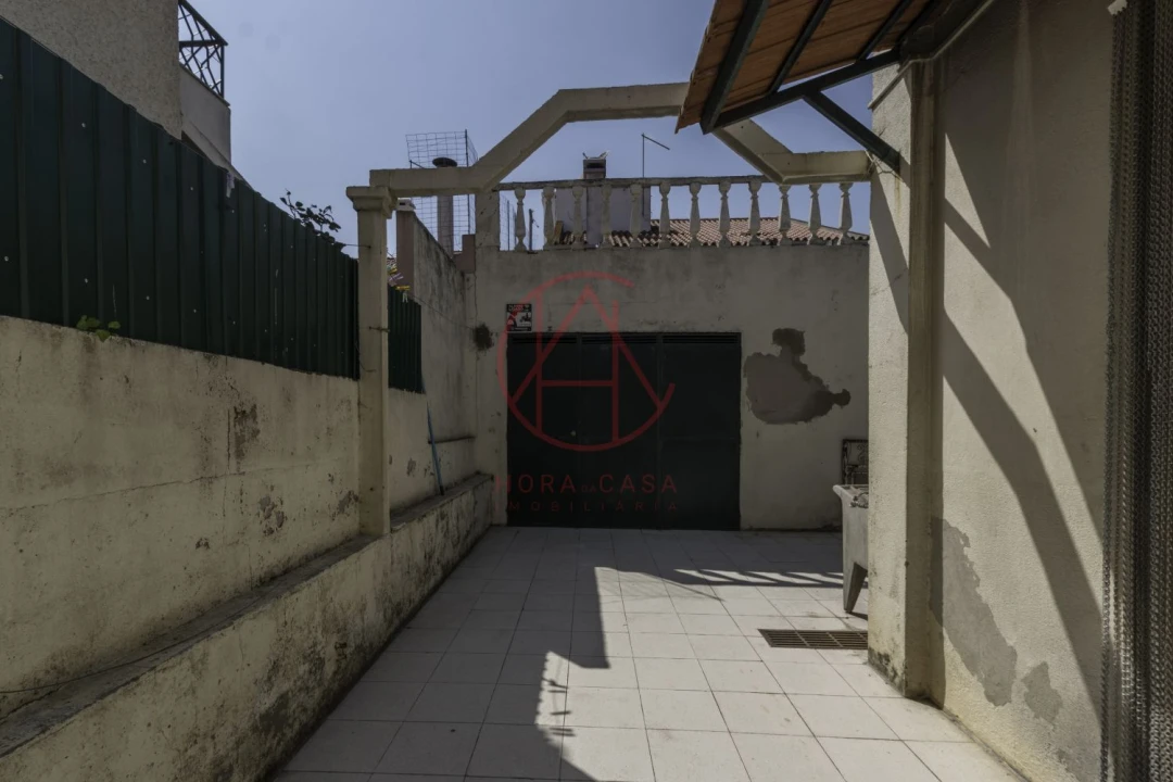 Moradia T4 para Venda em Santo Antonio da Charneca Foto 22