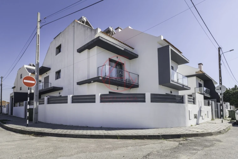 Moradia T4 para Venda em Fernao Ferro Foto 31