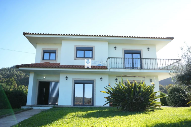 Moradia T4 para Venda em Arnoso (Santa Maria e Santa Eulália) e Sezures