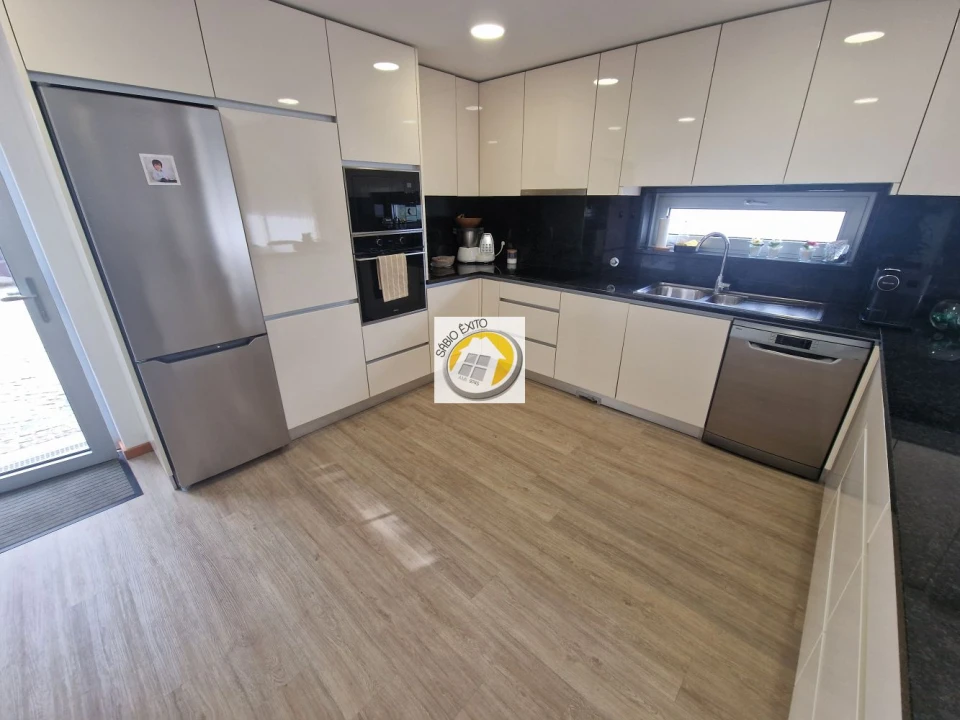 Moradia T4 para Venda em Lobão, Gião, Louredo e Guisande Foto 4