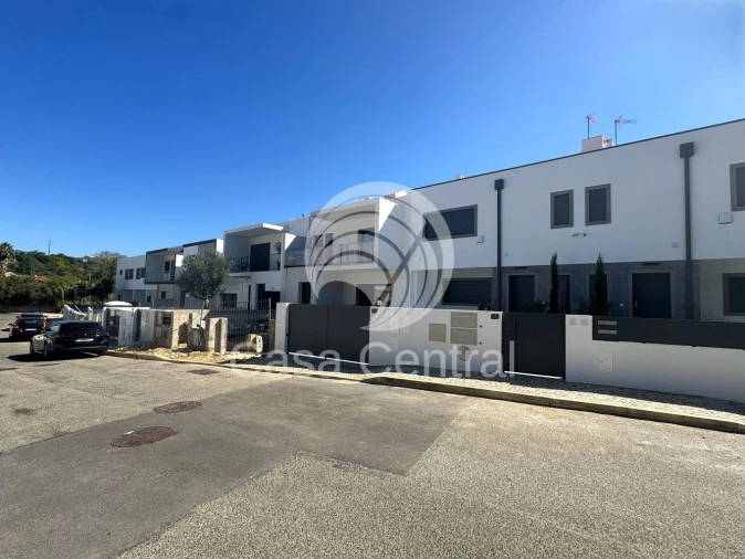 Moradia T3 para Venda em Alcabideche Foto 3