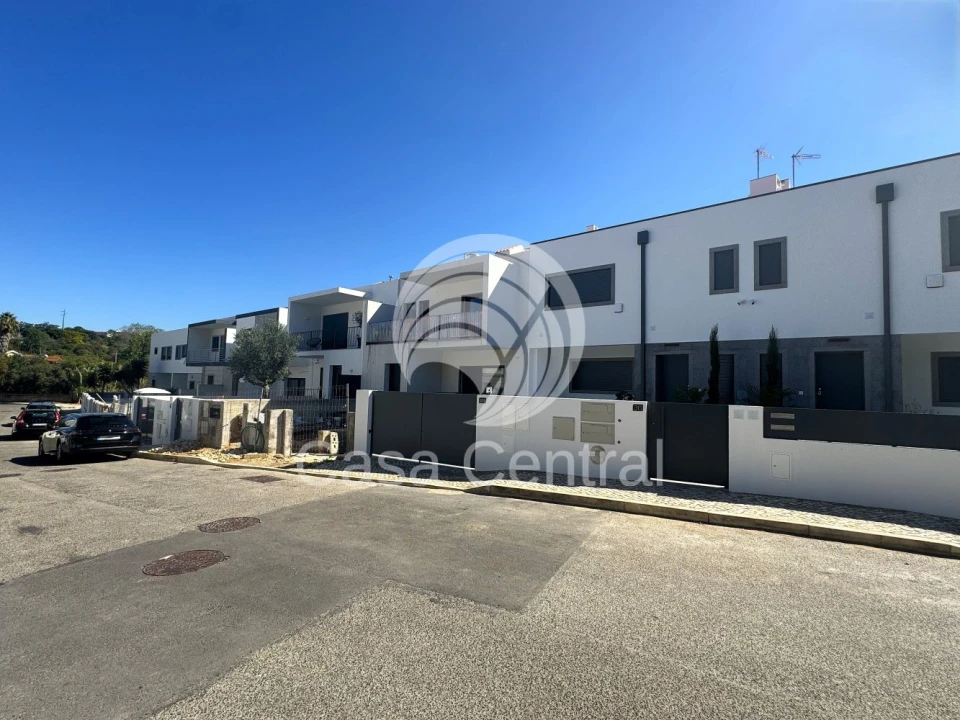 Moradia T3 para Venda em Alcabideche Foto 3