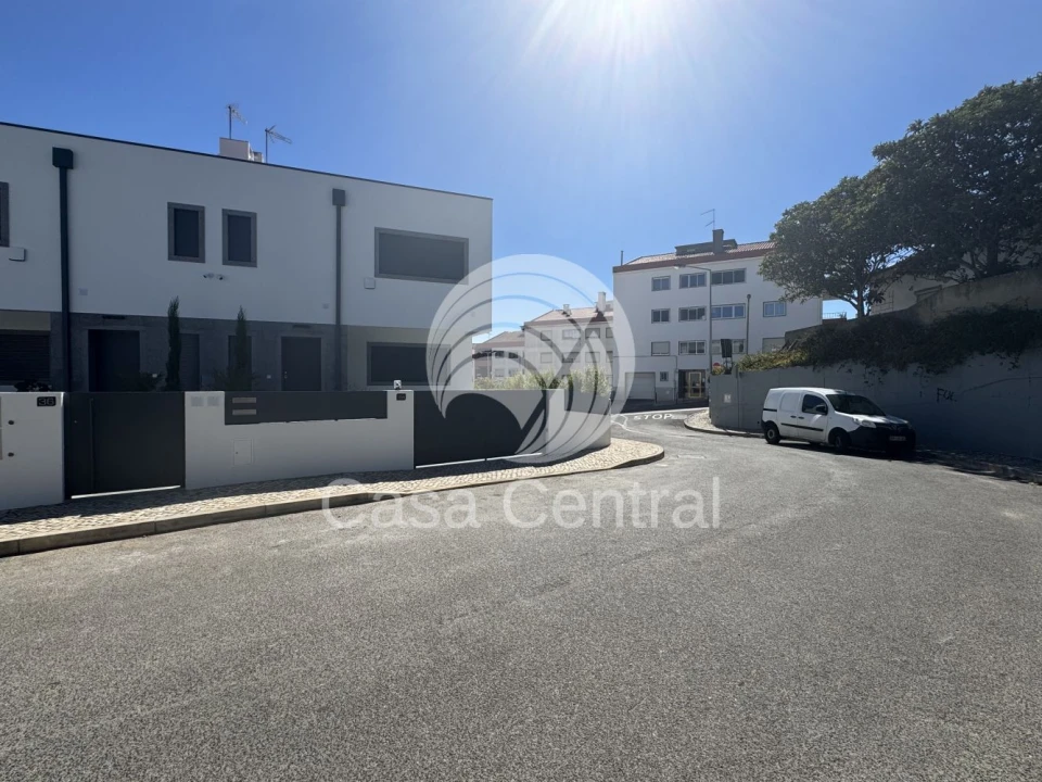 Moradia T3 para Venda em Alcabideche Foto 1