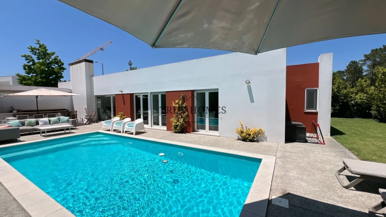 Moradia T4 para Venda em Amora Foto 2