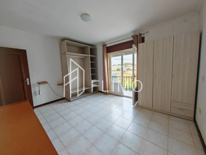 Moradia T4 para Venda em Estela Foto 16