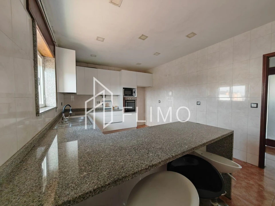 Moradia T4 para Venda em Estela Foto 4