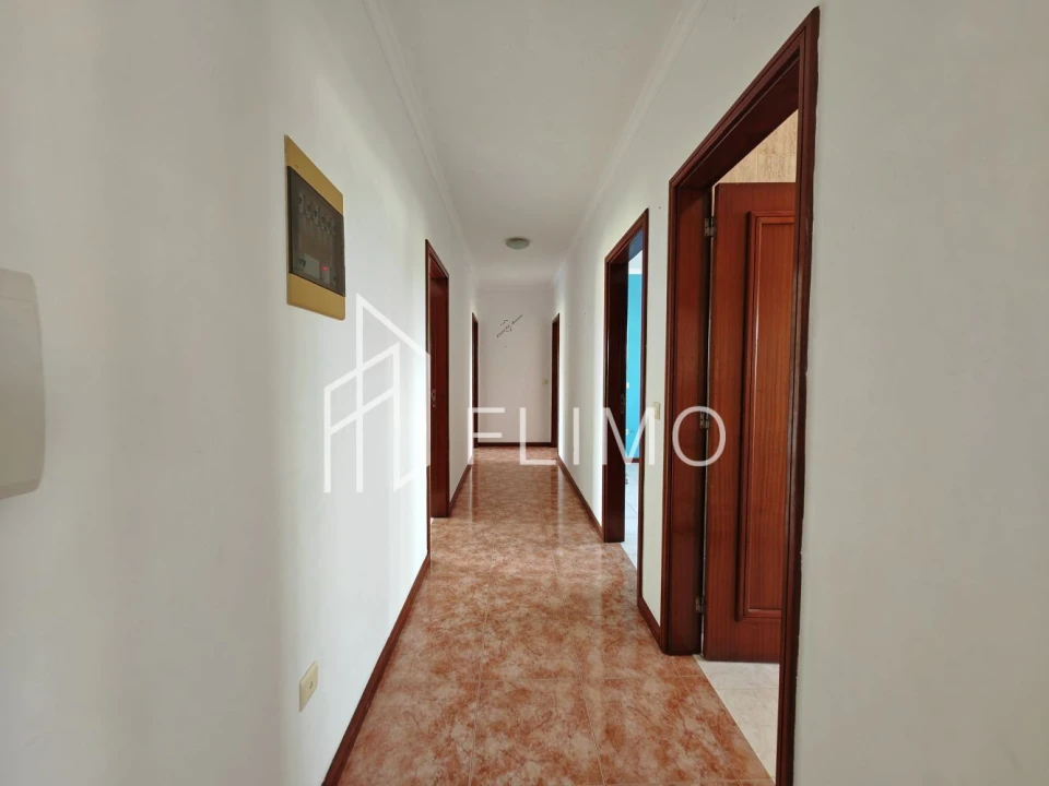 Moradia T4 para Venda em Estela Foto 8