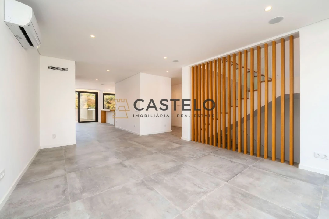 Moradia T3 para Venda em Loule (São Sebastião) Foto 24