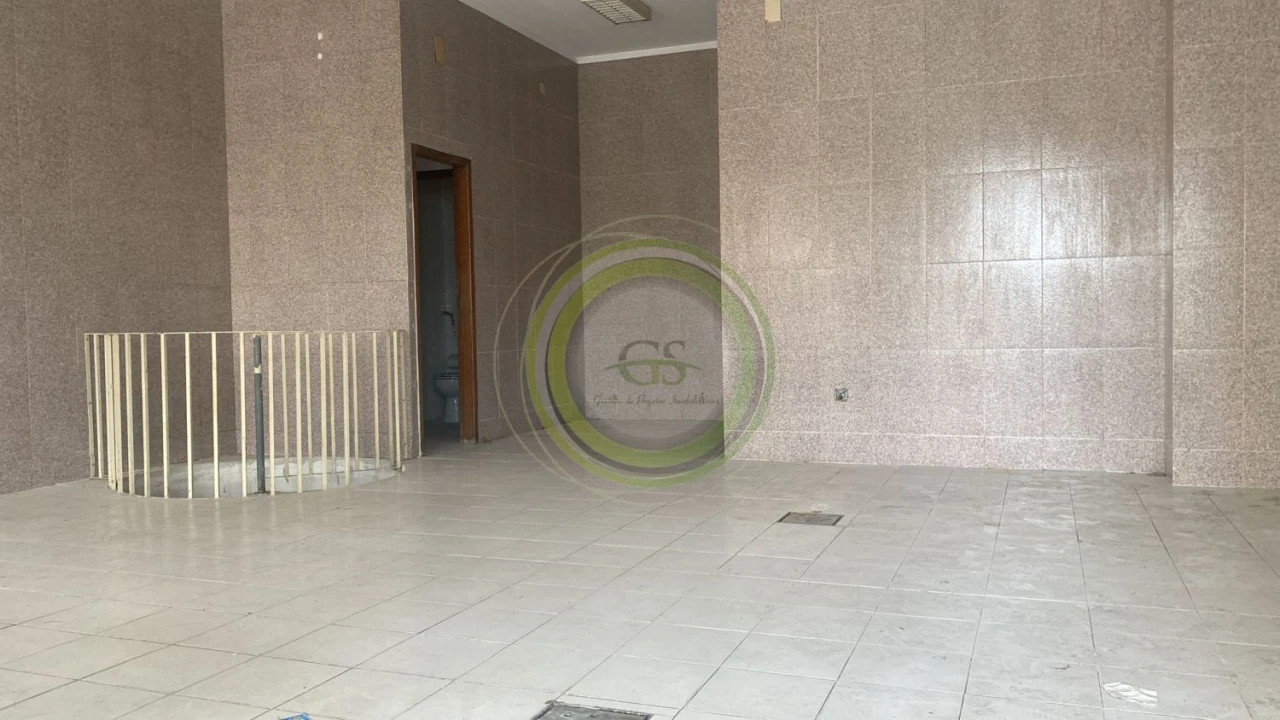 Loja para Arrendamento em Aver-O-Mar, Amorim e Terroso Foto 1