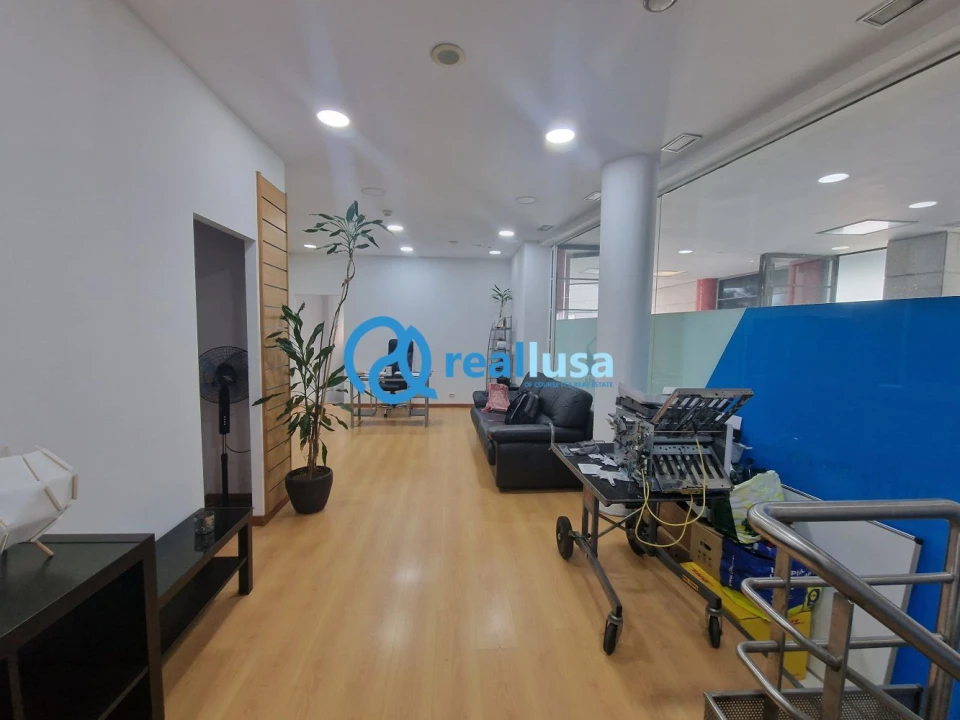 Loja para Venda em Gondomar (São Cosme), Valbom e Jovim Foto 9