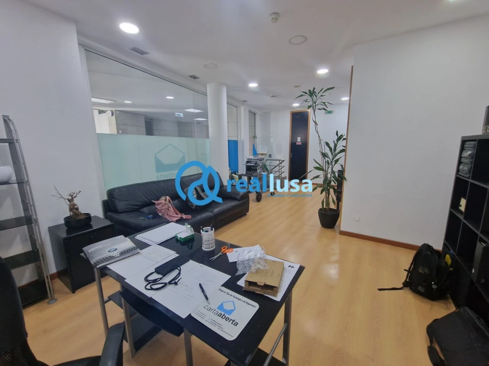 Loja para Venda em Gondomar (São Cosme), Valbom e Jovim Foto 8