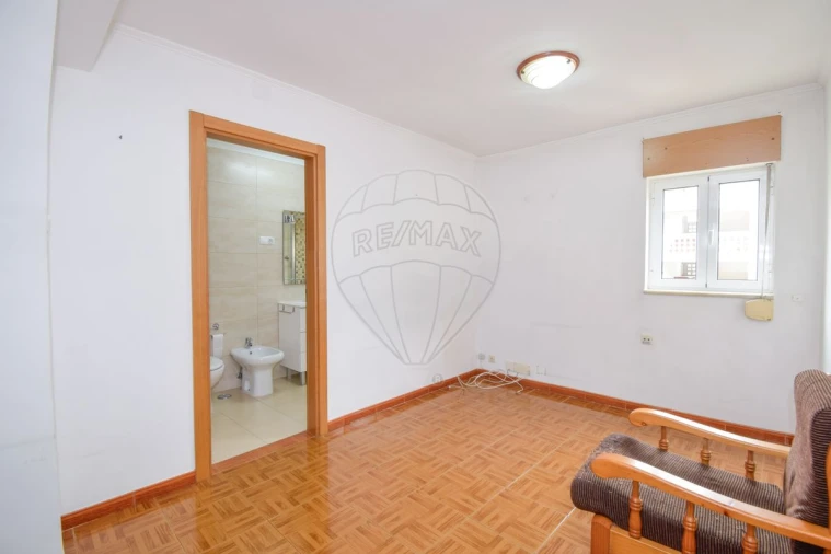 Apartamento T2 para Venda em Olivais Foto 5