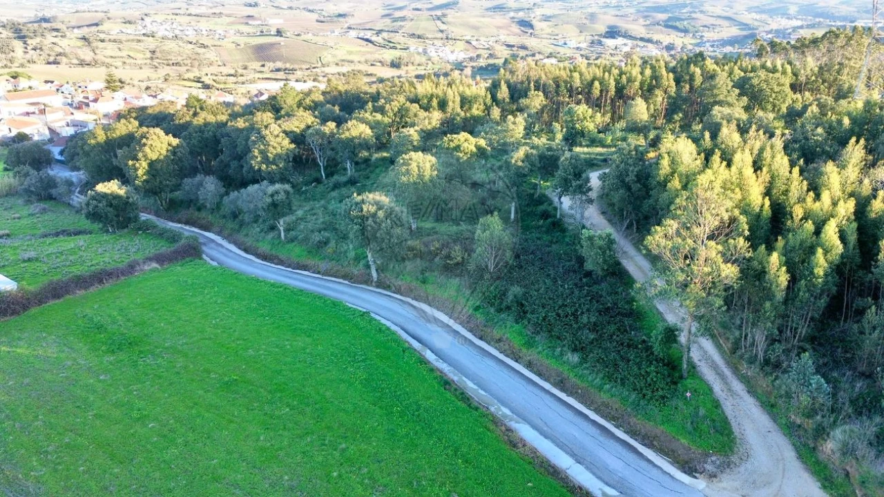 Terreno para Venda em Carvoeira e Carmões Foto 3