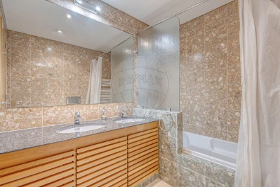 Apartamento T5 para Venda em Glória e Vera Cruz