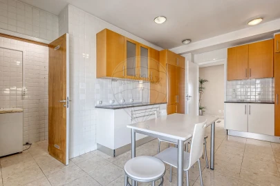 Apartamento T5 para Venda em Glória e Vera Cruz