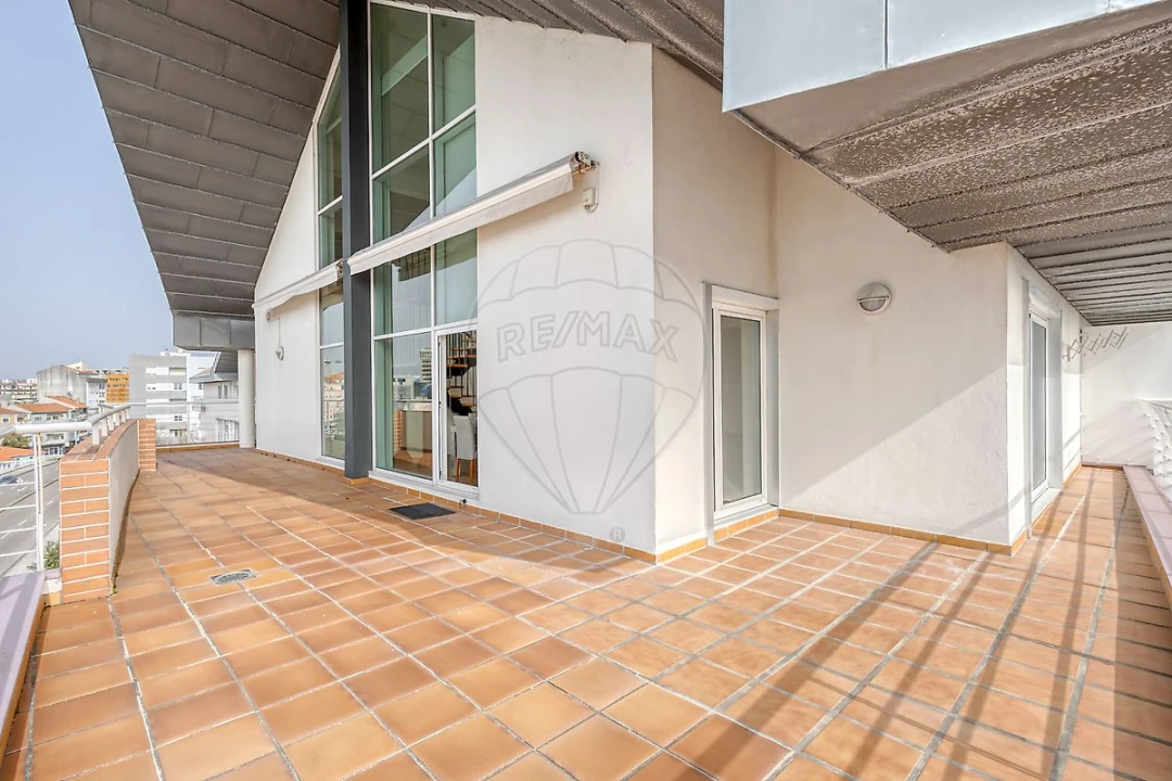 Apartamento T5 para Venda em Glória e Vera Cruz Foto 2