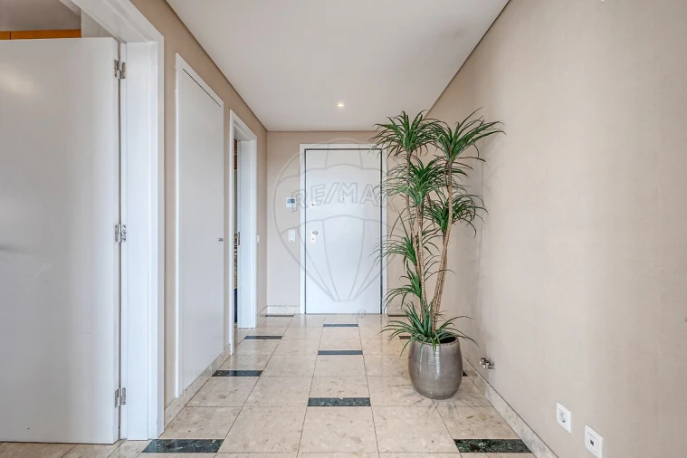 Apartamento T5 para Venda em Glória e Vera Cruz Foto 31
