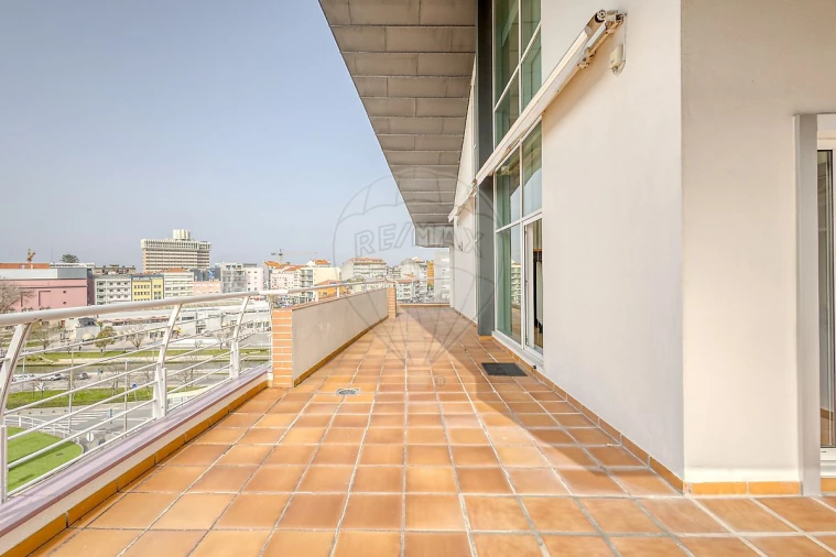 Apartamento T5 para Venda em Glória e Vera Cruz Foto 8