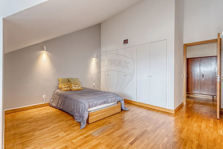 Apartamento T5 para Venda em Glória e Vera Cruz Foto 18