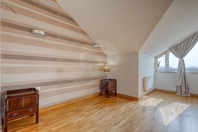 Apartamento T5 para Venda em Glória e Vera Cruz Foto 23