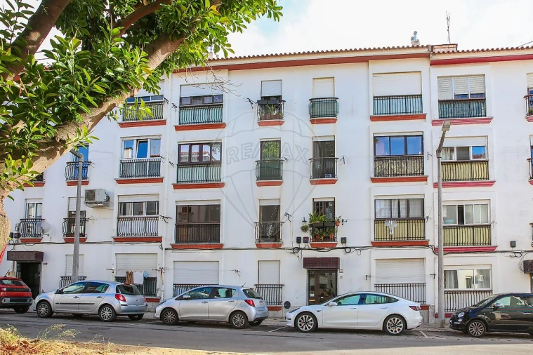 Apartamento T1 para Venda em Carcavelos e Parede Foto 12