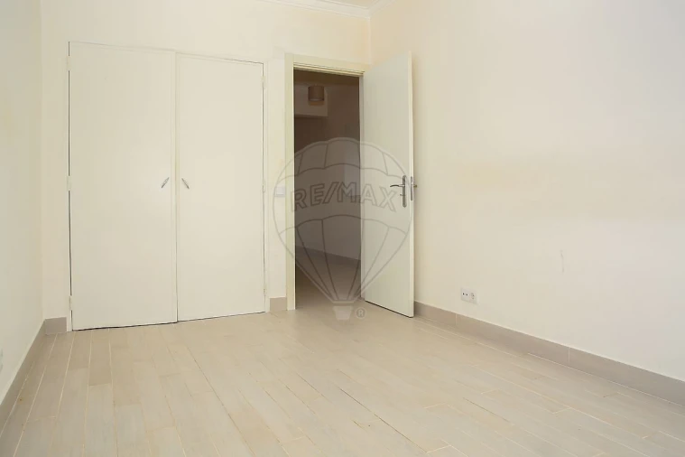 Apartamento T1 para Venda em Carcavelos e Parede Foto 6